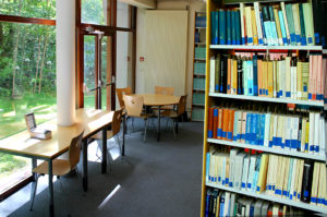 interieur bibliotheque IHES